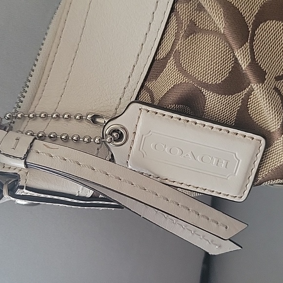 Coach| Monogram canvas hobo crossbody bag - Picture 8 of 11